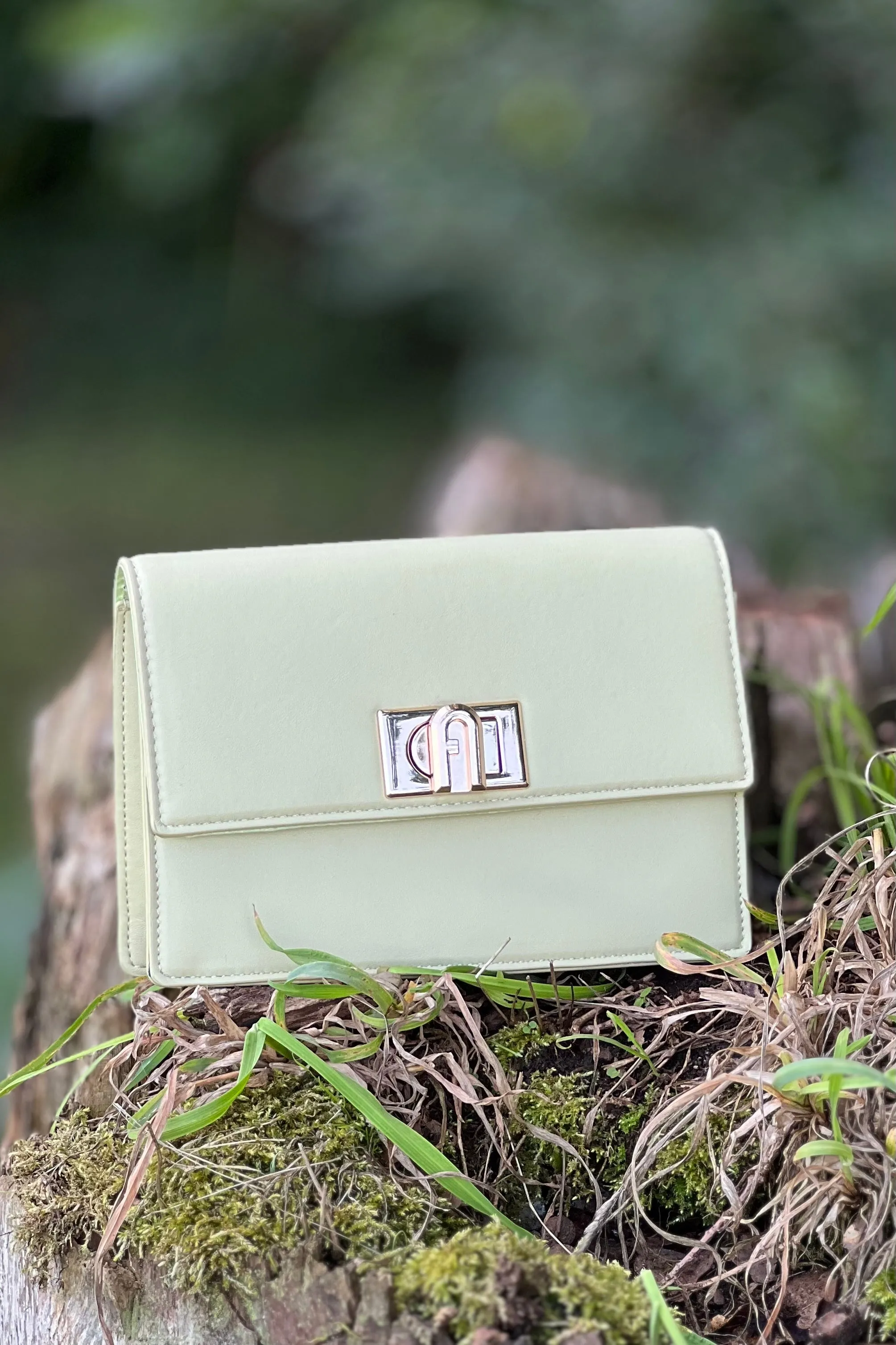 Darling Clutch - Pastel Yellow